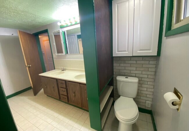 Building Photo - 6211 N College Dr