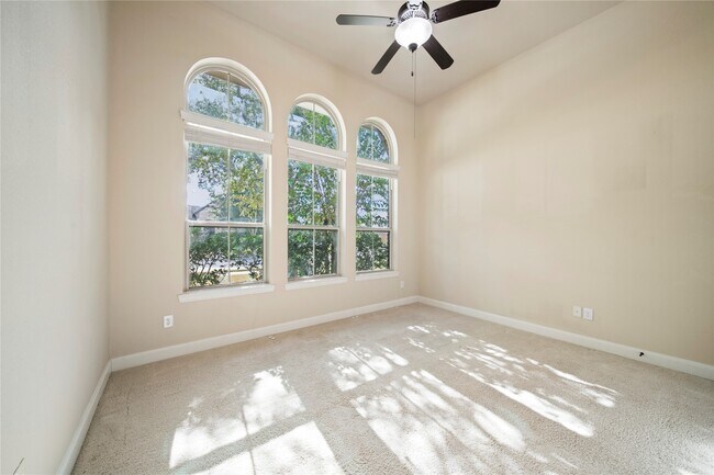 Building Photo - 26946 Carmel Falls Ln