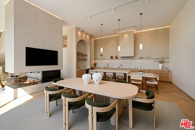 Building Photo - 3699 Alta Mesa Dr
