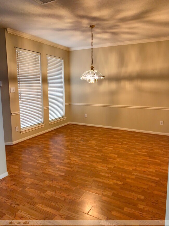 Building Photo - 202 Windrift Ct