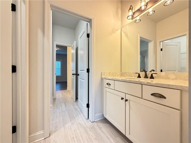 Building Photo - 1545 Dahlia Dr