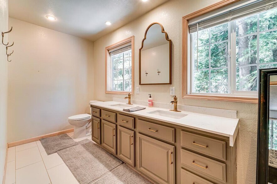 Building Photo - 14474 Northwoods Blvd