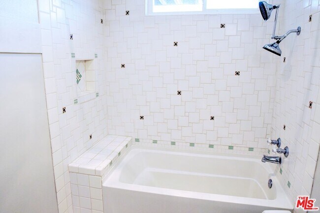 Building Photo - 2418 Graham Ave