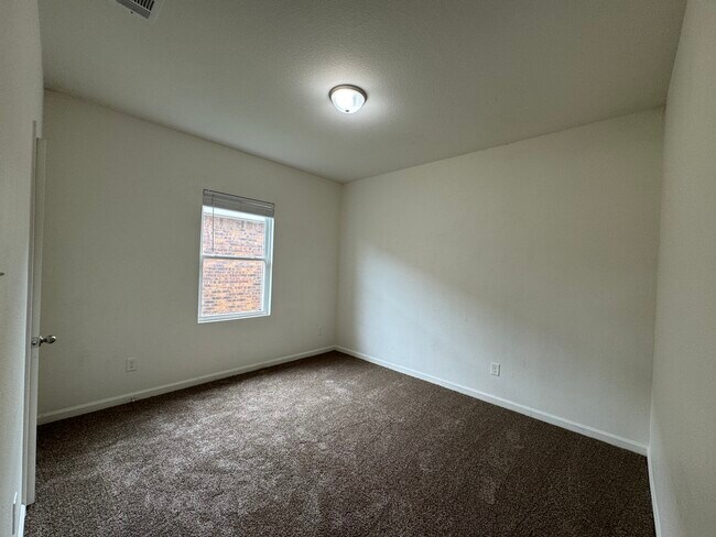 Building Photo - 10341 Castle Lyons Ln