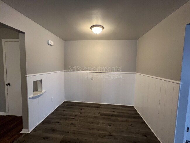 Building Photo - 4594 Hamilton Ave
