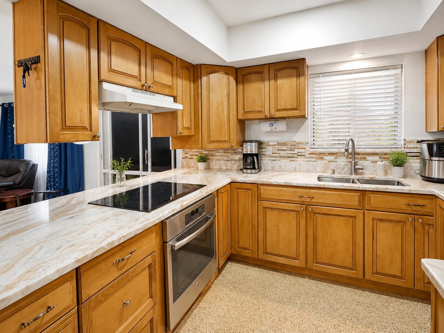 Building Photo - 819 Schumann Dr