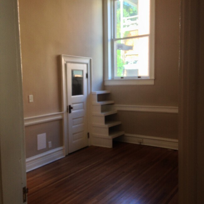 Building Photo - 1025 Church St