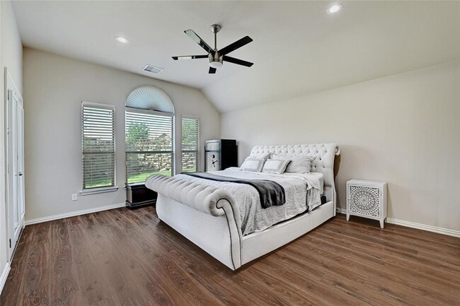 Building Photo - 2812 St Paul Rivera