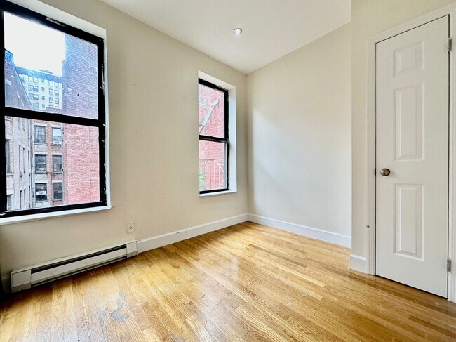 Building Photo - 216 W 108th St