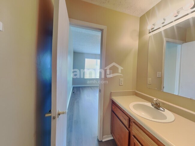Building Photo - 6763 Wimbledon Dr