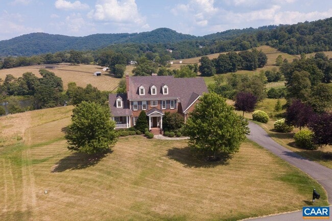 Building Photo - 585 Ragged Mountain Dr