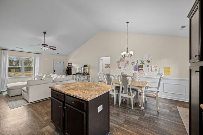 Building Photo - 215 Timber Jack Ct