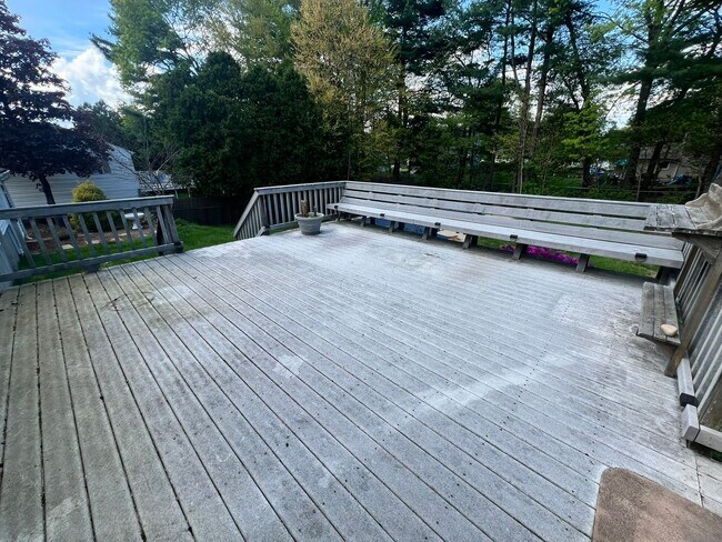 Building Photo - Single Family, Raised Ranch With Many Upda...