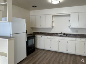 Building Photo - 2106 Lake Point Dr