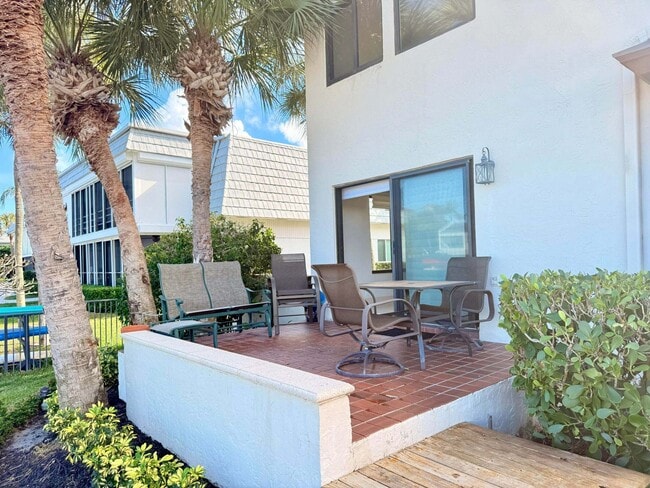 Building Photo - 1005 Russell Dr