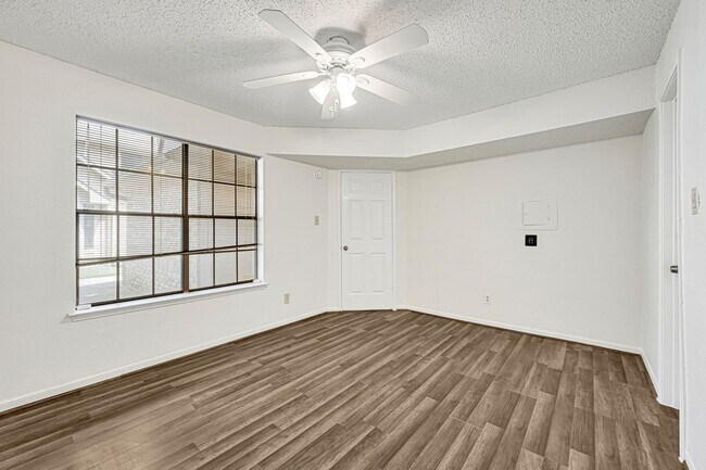 Building Photo - 2300 Old Spanish Trl