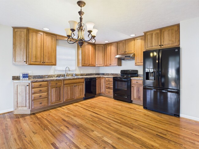 Building Photo - Bright & Spacious 4-Bedroom Home Located i...