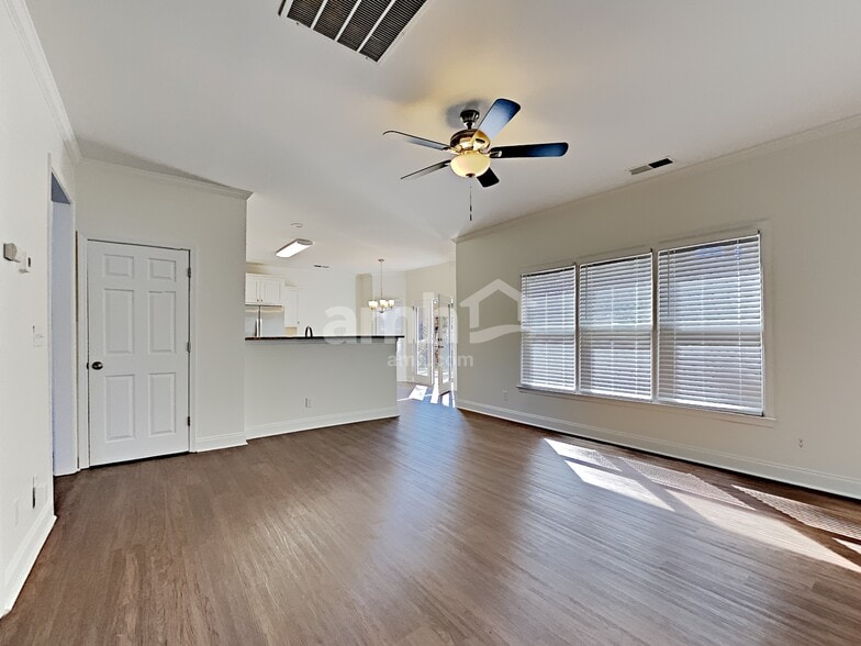 Building Photo - 1105 Bridle Path Dr