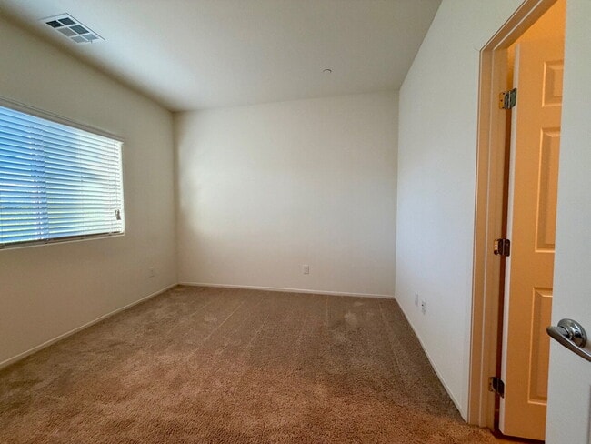 Building Photo - 3 BED 2.5 BATH 2 CAR GARAGE SINGLE FAMILY HOME W/ LOFT, BACKYARD & COMMUNITY POOL, SPA, PLAYGROUN...