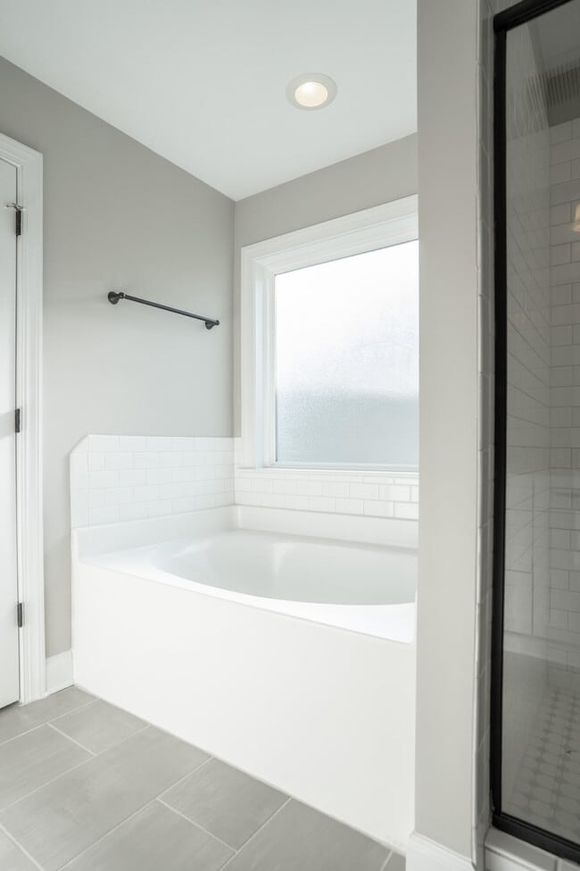 Building Photo - 657 Tree Top Trl