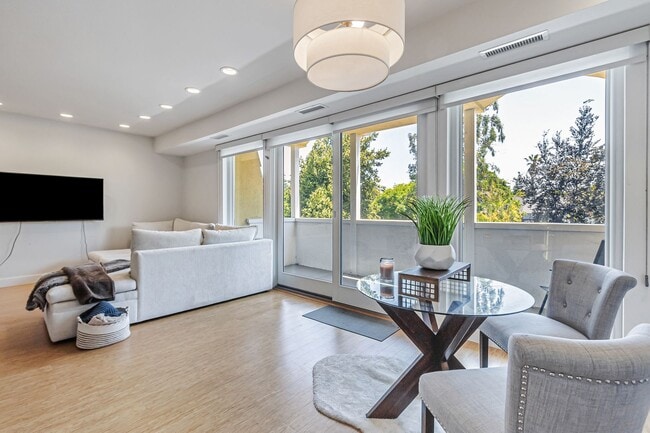 Building Photo - Top-Floor Corner Condo Near Downtown Palo ...