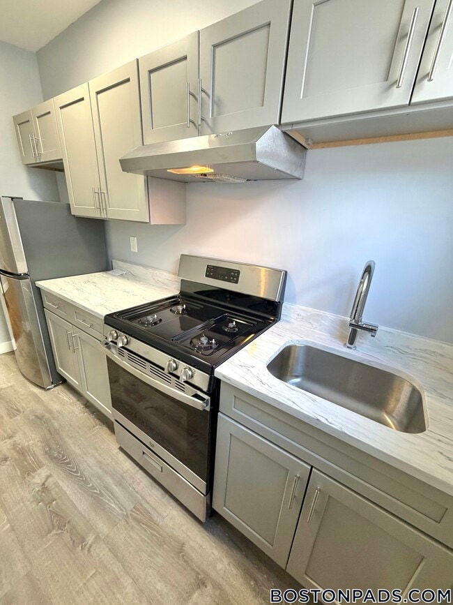 Building Photo - 67 Tudor St