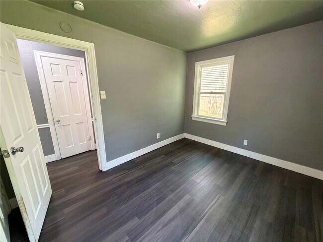 Building Photo - 7121 Lamont Dr