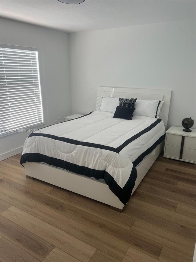 Building Photo - 2359 Kings Crest Rd