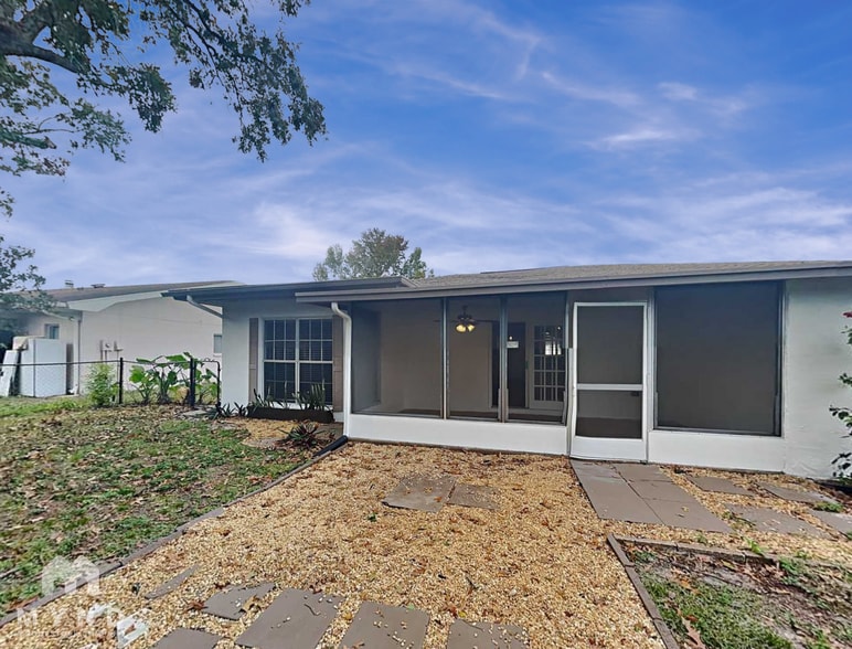 Building Photo - 8610 Sagewood Dr