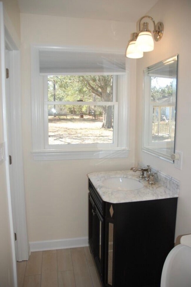 Building Photo - 104 Dorchester Ln