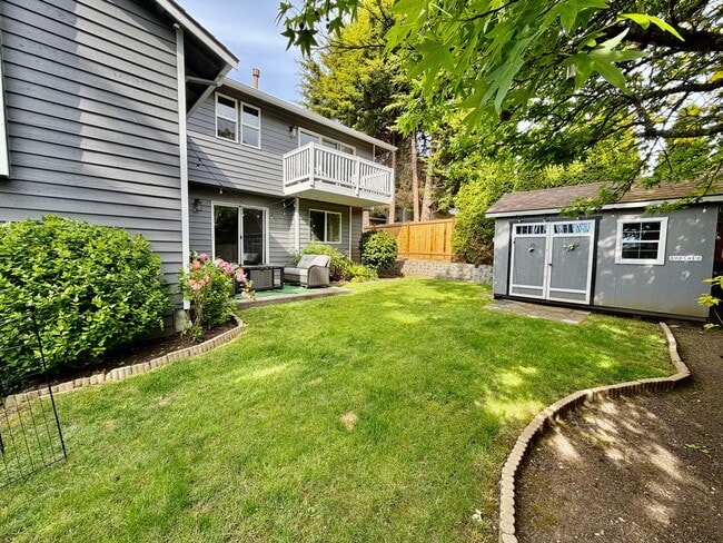Building Photo - Stunning Elliott Pointe View Home in the Heart of Mukilteo