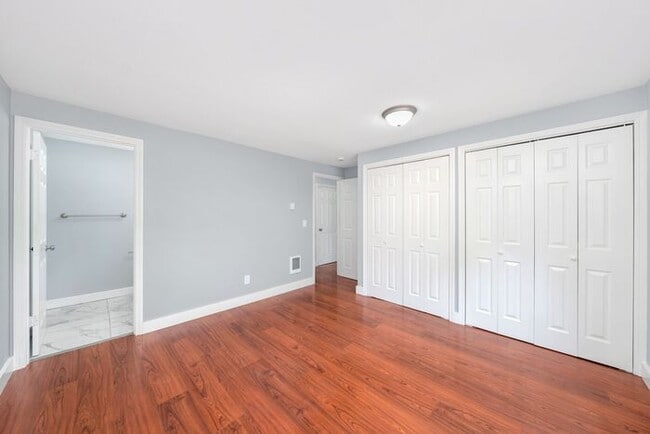 Building Photo - Cozy up in front of a fireplace in this beautiful 2bedroom!!!