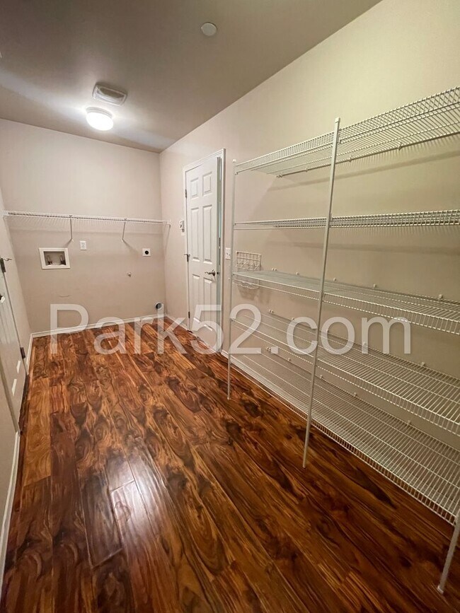 Building Photo - Spacious 4 Bedroom Home in DuPont