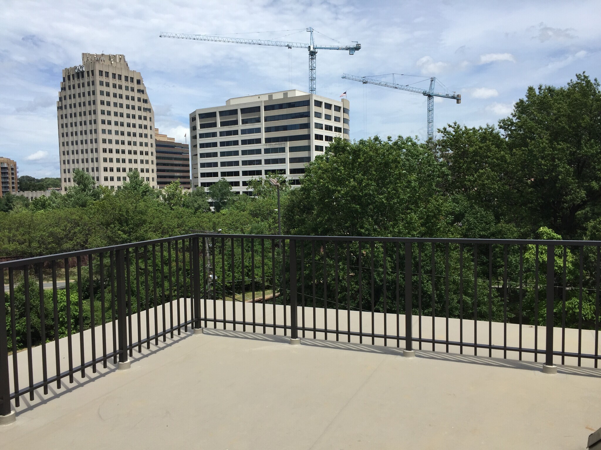 Building Photo - 904 N Buchanan Ct