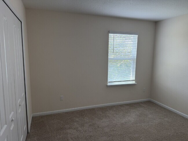 Building Photo - For Rent- Beautiful Home with 4 Bed, 2.5 Bath, PLUS a loft in Northside Jacksonville!