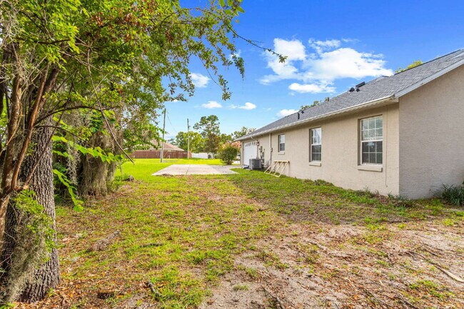 Building Photo - Beautiful 3-Bedroom Home with Private Setting & Open Floor Plan