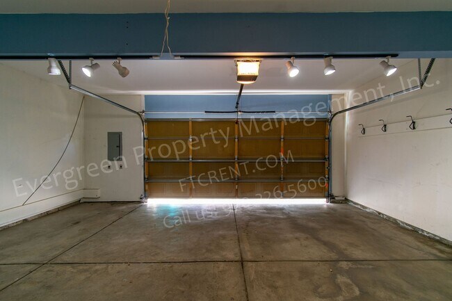 Building Photo - 2820 Golden Wheat Ln