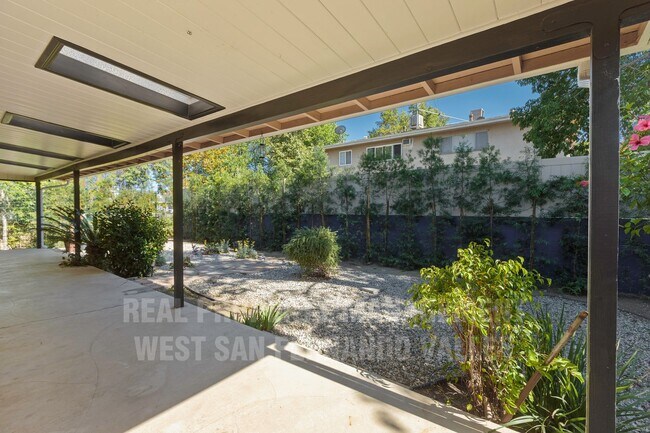 Building Photo - Stunning 3bd Home with Private Outdoor Oasis