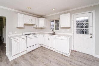 Building Photo - 20 Vandenburgh Ave