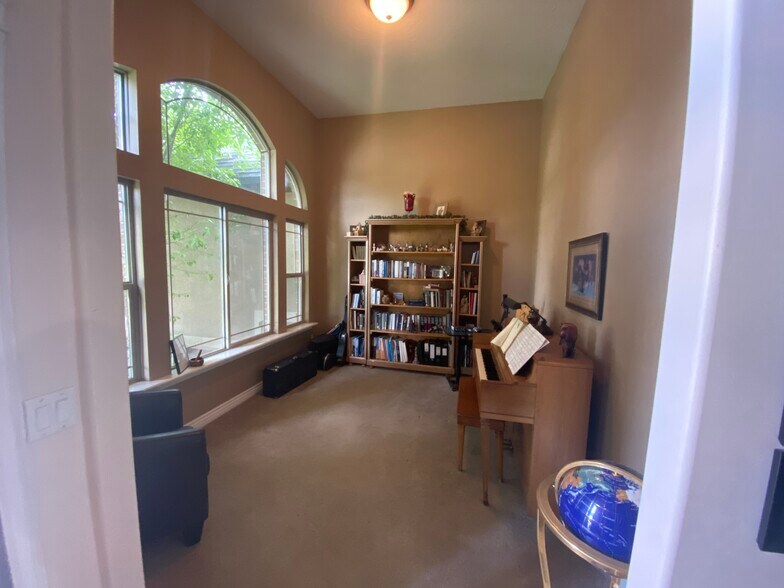 Building Photo - 473 W 175 N