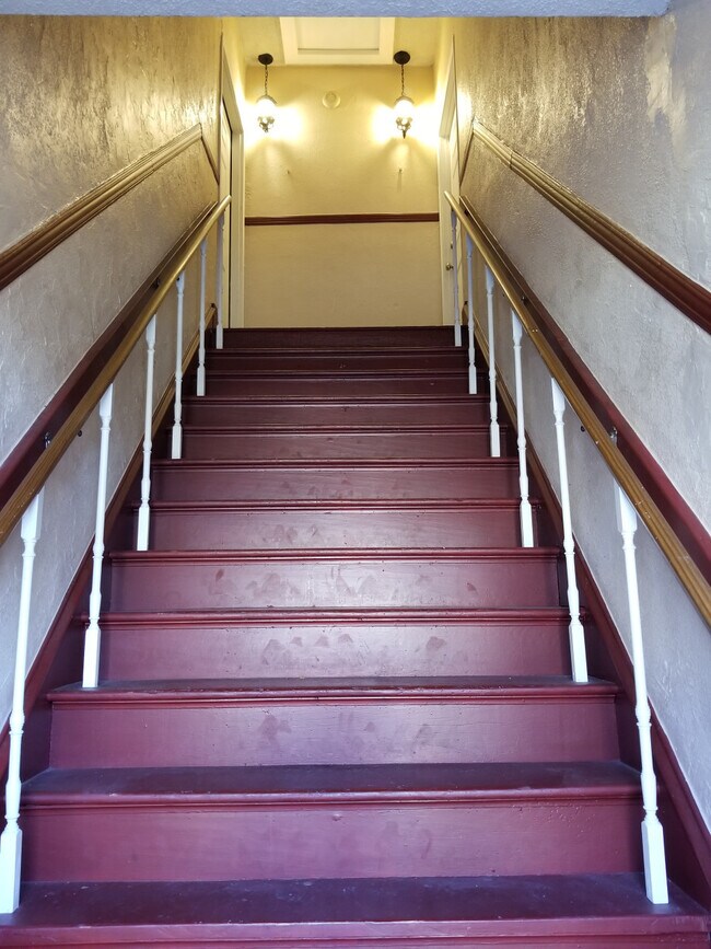 Building Photo - 41st and Troost 2W