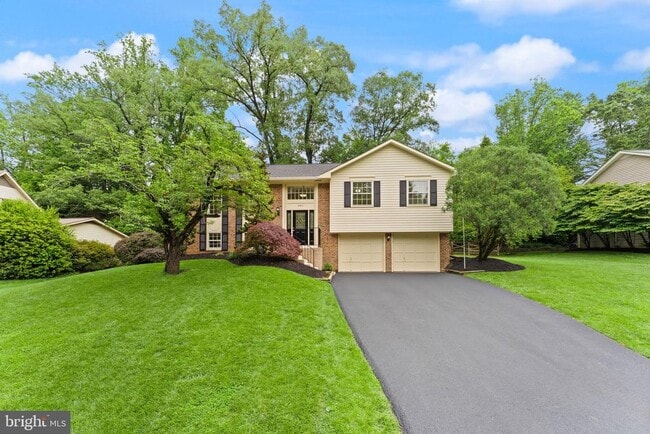 Primary Photo - 2660 Oakton Glen Dr