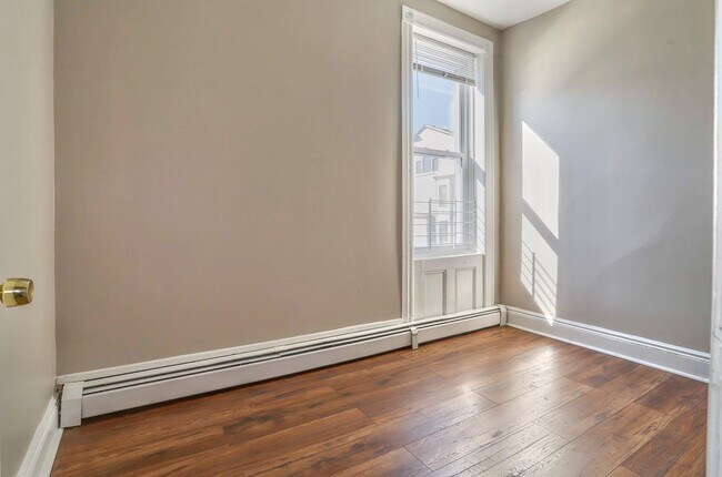 Building Photo - 118 Bowers St