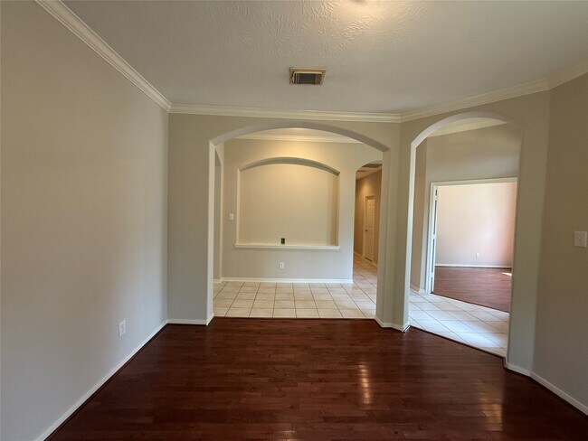 Building Photo - 5126 Winterwood Dr