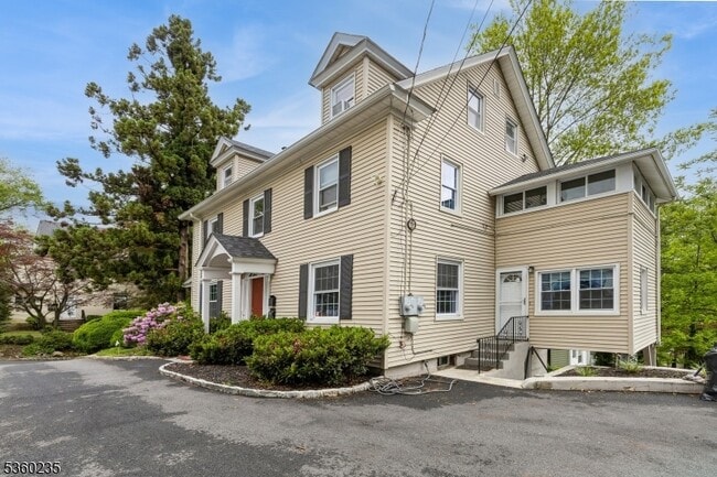 Building Photo - 25 Jardine Rd