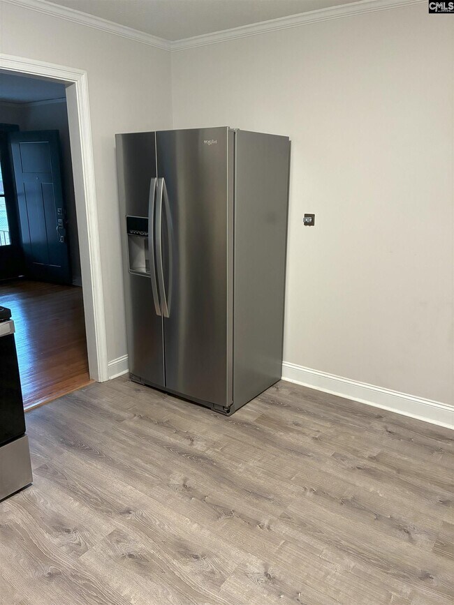 Building Photo - 617 Holland Cir