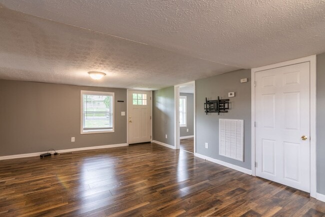 Building Photo - Charming home in the center of Lafayette!