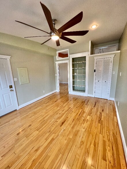 Building Photo - 13 Messenger St