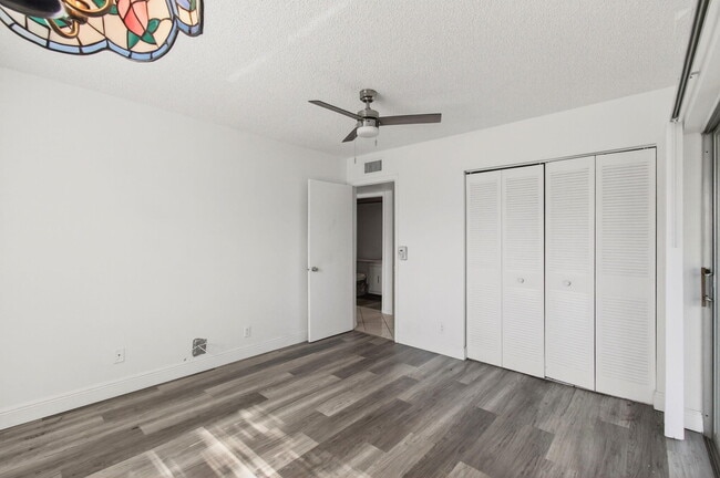 Building Photo - 180 Flanders C