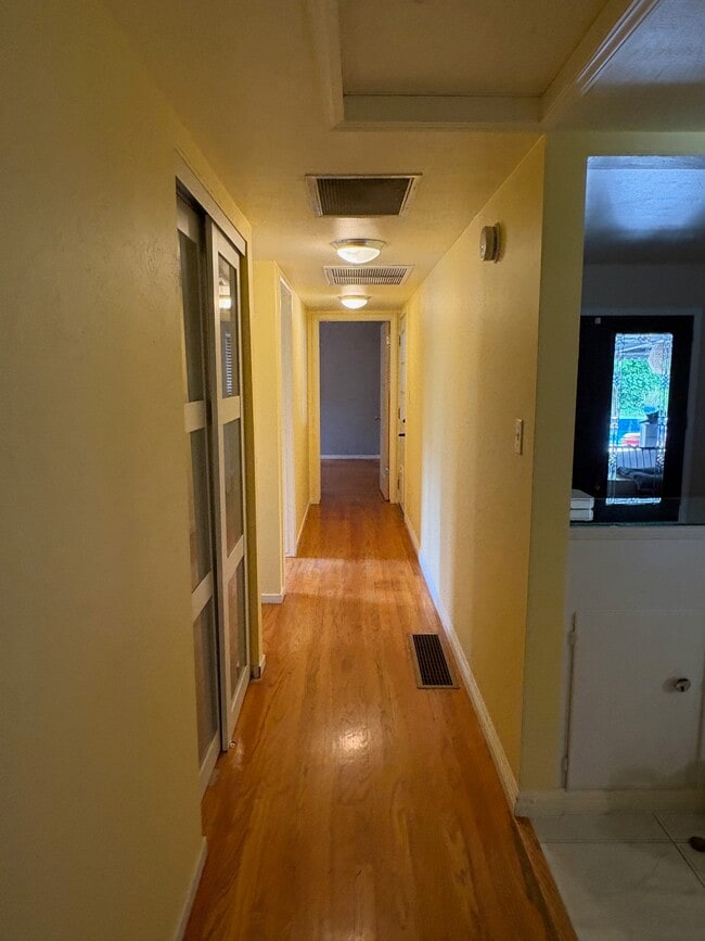 Building Photo - 6048 Holstein Way